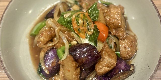 Prik Khing Mock Duck