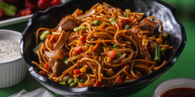 Noodles Lo-Mein Chicken Tray