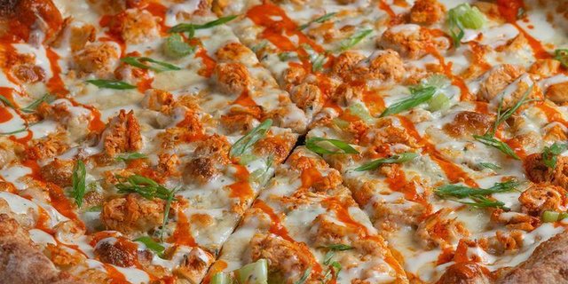 Buffalo Chicken 14" Pizza
