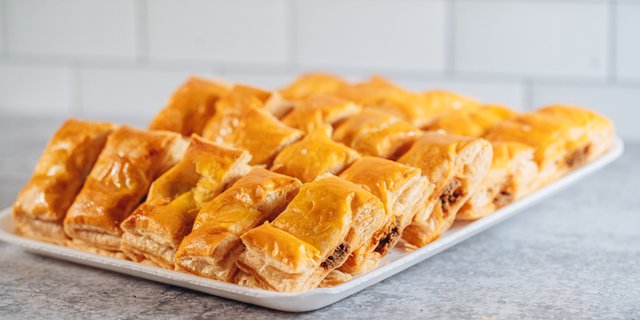 Pastelitos De Carne Platter