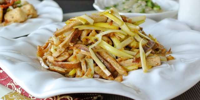 Individual Shredded Pork, Tofu & Chive Stir-Fry
