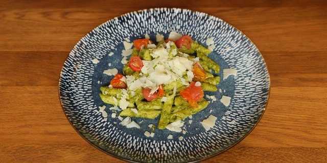 Vegetarian Basil Pesto, Roasted Tomatoes & Parmesan Penne