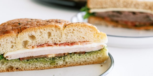 Sandwich & Whole Fruit Boxed Lunch