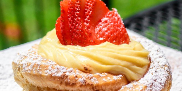 Zeppole Italian Pastry