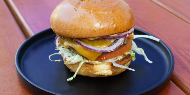Classic Cheeseburger Boxed Meal