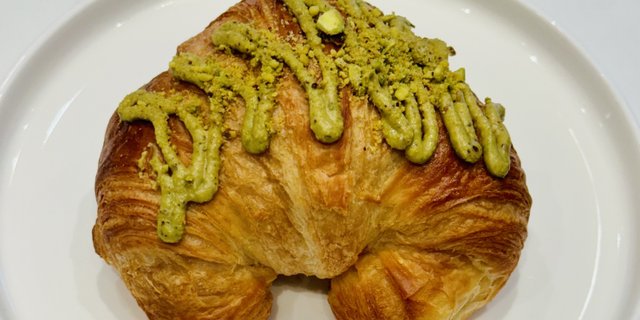 Pistachio Croissant
