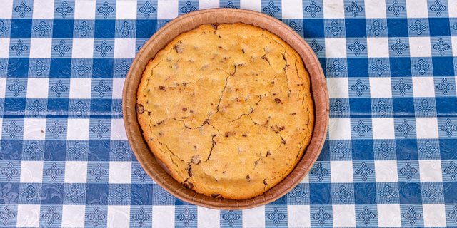 Giant Chocolate Chip Cookie