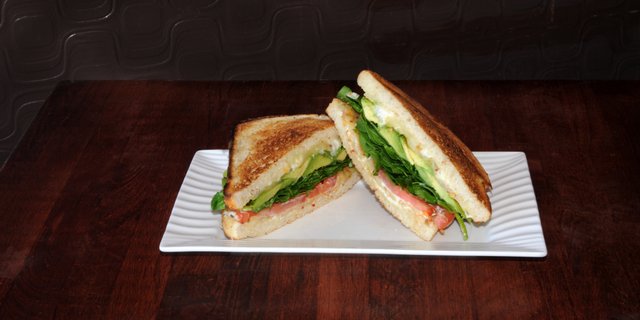 Avo-Spinach Sandwich