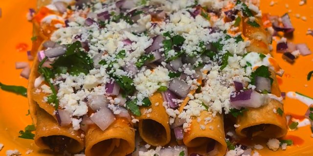 Flautas de Birria