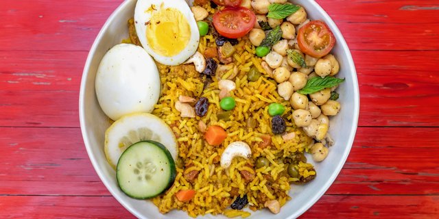 Kolkata-Style Vegetarian Dum Biryani Bowl