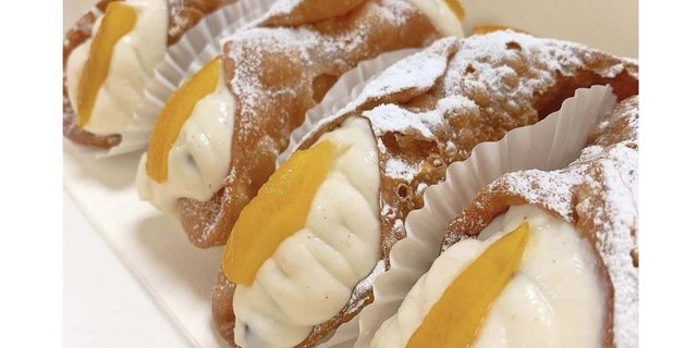 Sicilian Cannoli