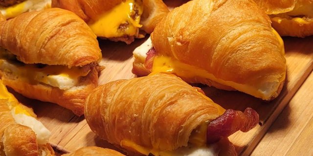 Applewood Bacon Breakfast Sandwiches