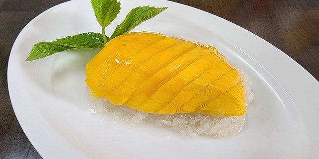 Sweet Sticky Rice w/ Mango