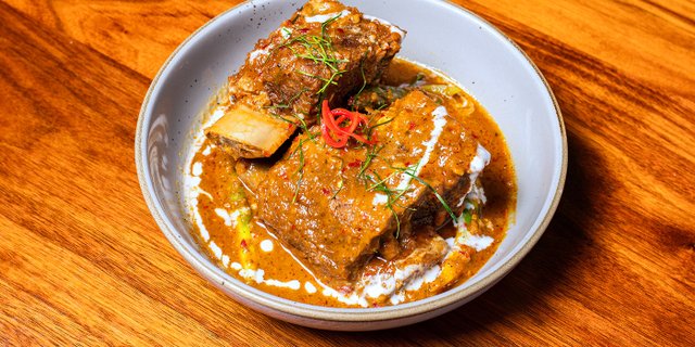 Short Rib Prik Kang Tray