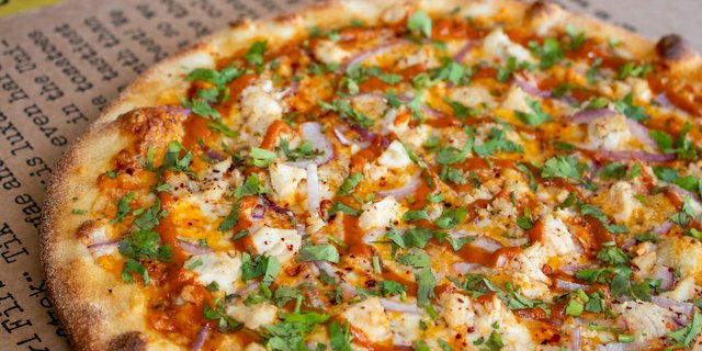 Large Butter Chicken Pizza