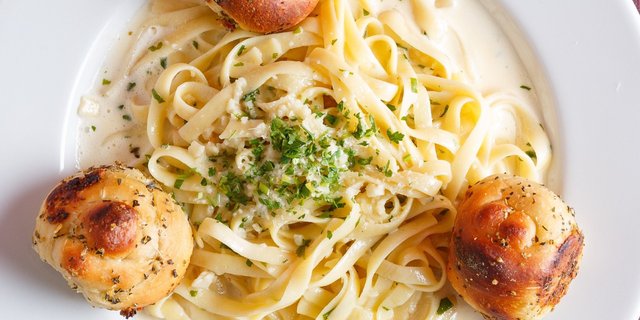 Fettuccine Alfredo