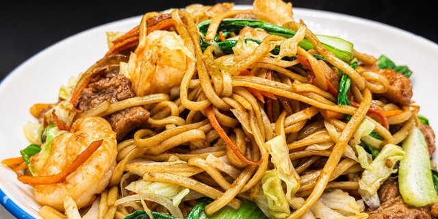 Lo Mein Noodle With Chicken