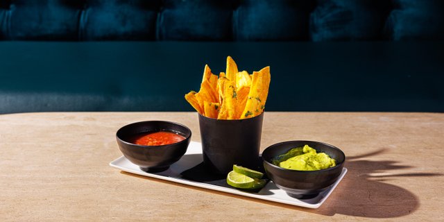 Guacamole & Salsa Tray