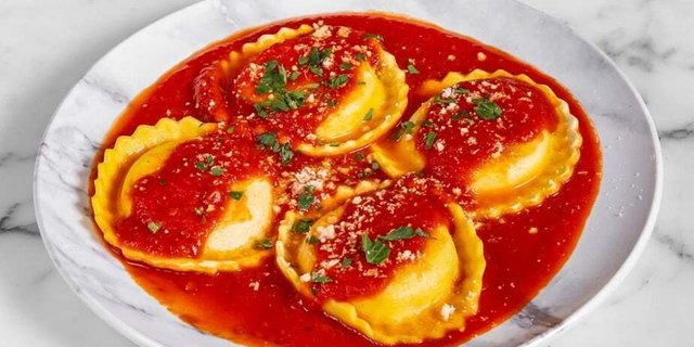Cheese Ravioli w/ Marinara