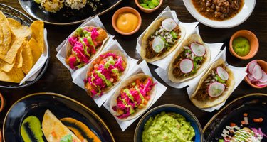 Amuleto Mexican Table