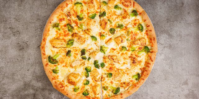 Chicken Broccoli Alfredo Pizza