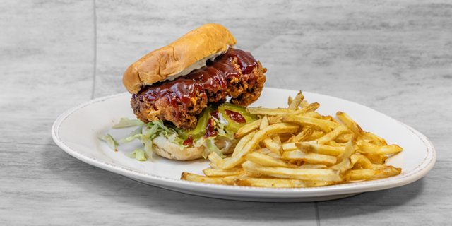 Chicken Sandwich W/ Fries