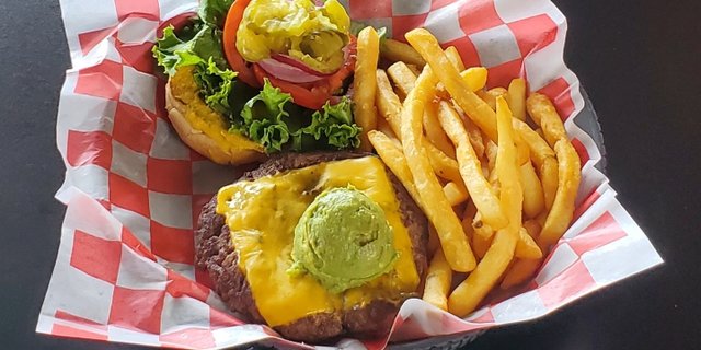 Guacamole Cheeseburger