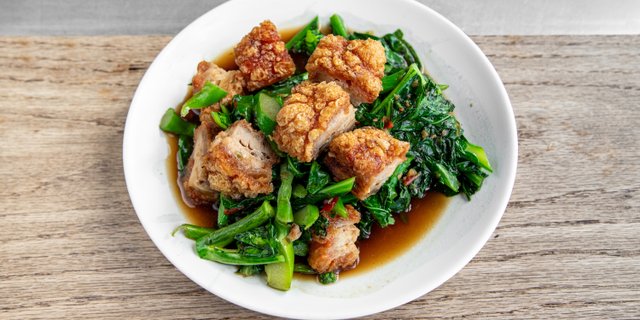 Chinese Broccoli & Crispy Pork w/ Rice