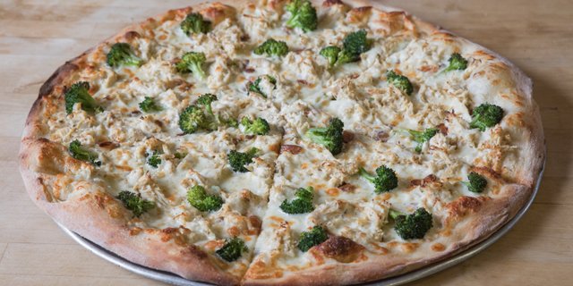 Grilled Chicken Alfredo w/ Broccoli & Roasted Garlic Pizza