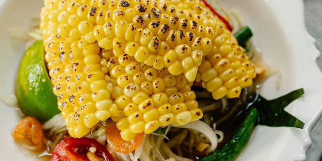 Grilled Sweet Corn & Papaya Salad