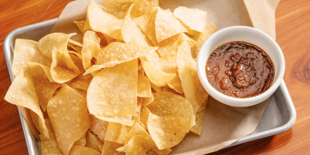 Fire-Roasted Salsa & Chips