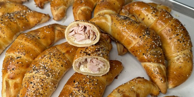 Cachitos Ham & Cream Cheese