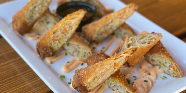 Chicken Egg Rolls Platter