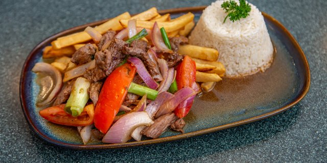 Lomo Saltado Limeño