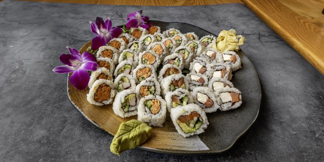5-Roll Sushi Plater