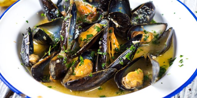 Garlic Butter Sauteed Mussels