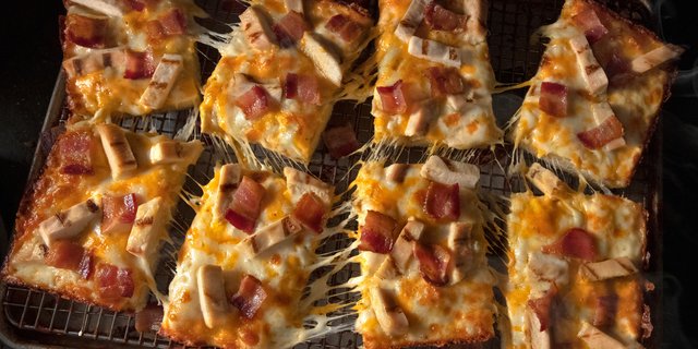 Detroit-Style Chicken Bacon Ranch Pizza