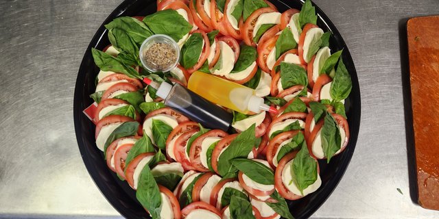 Tomato, Mozzarella & Basil