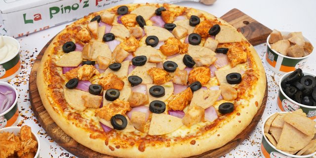 Cheesy Chicken Pizza
