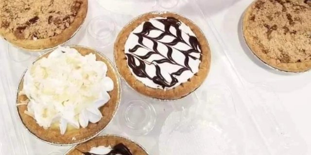 Twelve 3" Pie Flight