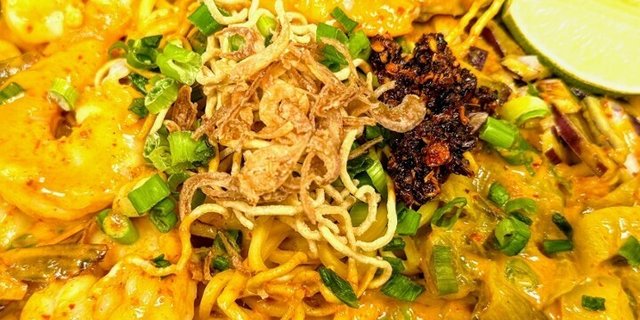 Khao-Soi (Thai Curry Lo-Mein)