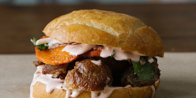 Pan Con Chicharron Sandwich Box