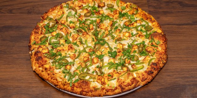 Shahi Paneer Pizza
