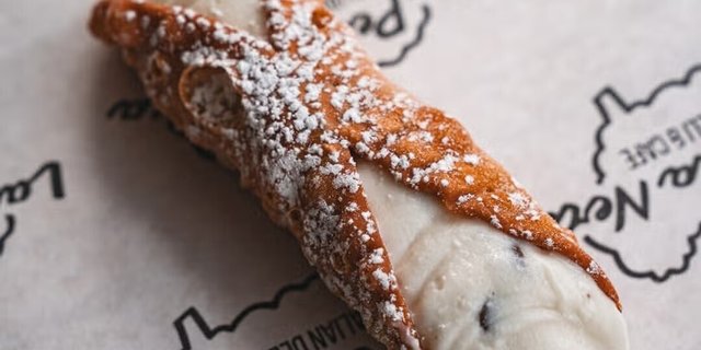 Dozen Cannolis