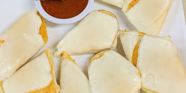 Garlic Bread w/ Cheese