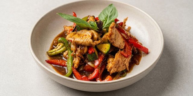 Spicy Basil Stir-Fry Party Tray
