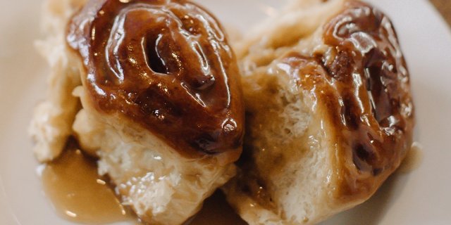 Caramel Rolls (Half Dozen)