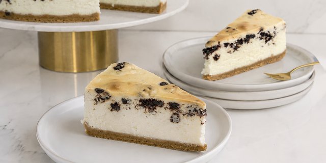Oreo Cheesecake Slice