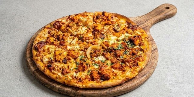 Yalla Signature Pizza