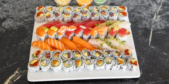 Fjord Sushi & Roll Combo Platter